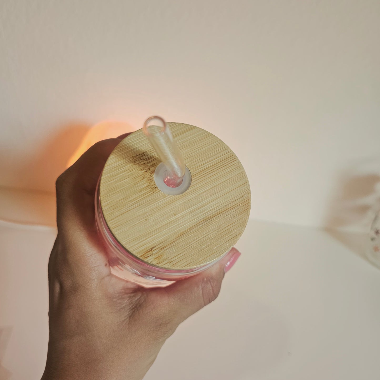 Verre fleuri avec couvercle en bambou
