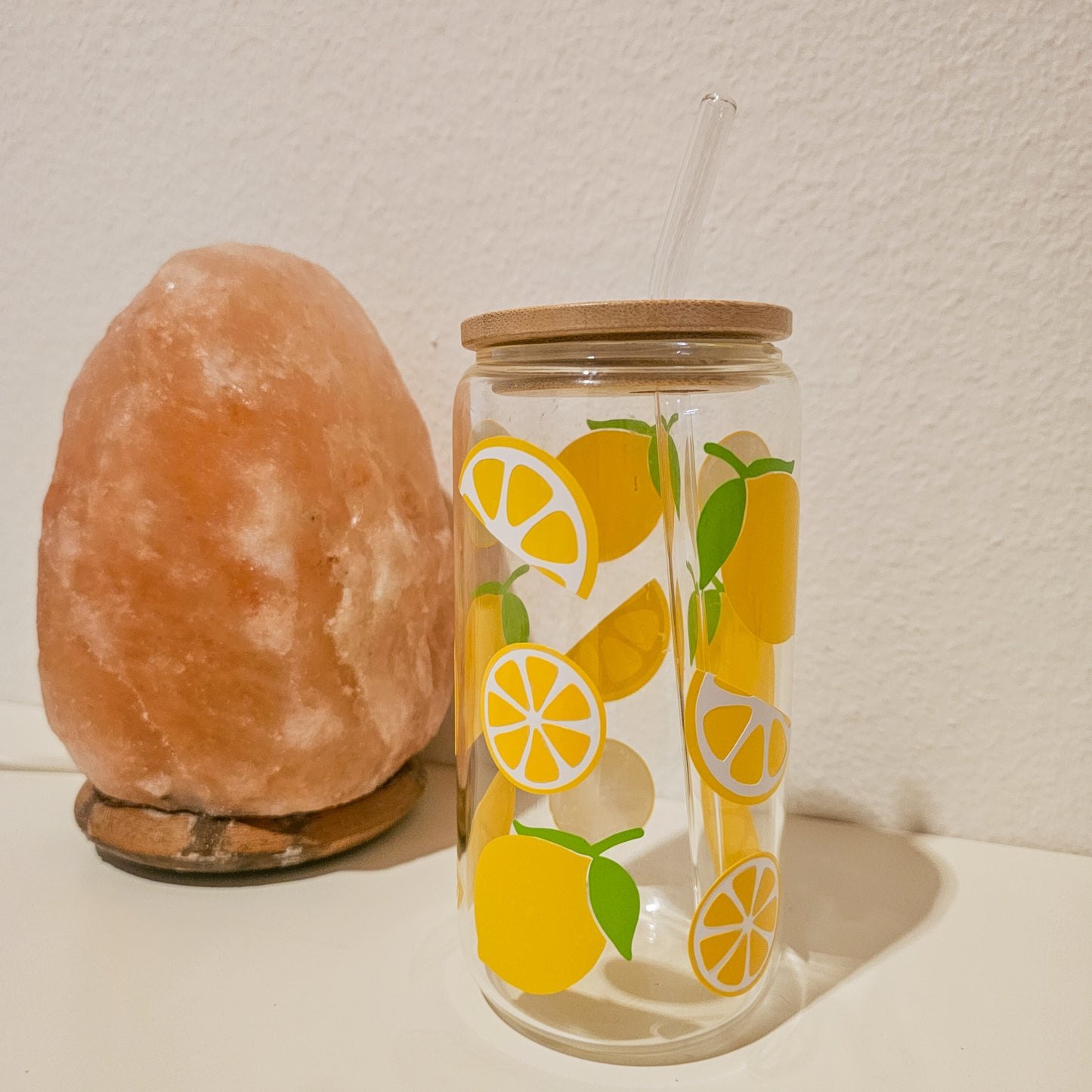 Verre citron avec couvercle en bambou et paille réutilisable