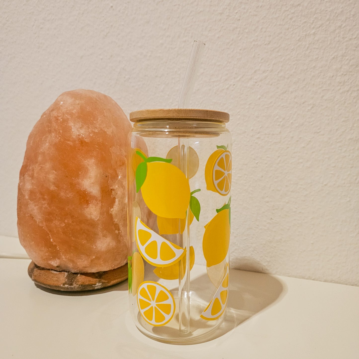 Verre citron avec couvercle en bambou et paille réutilisable