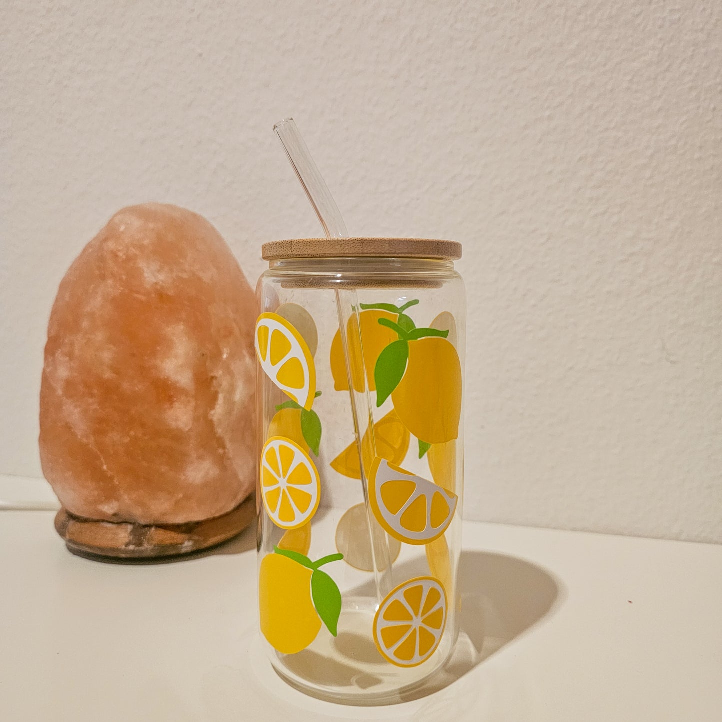 Verre citron avec couvercle en bambou et paille réutilisable